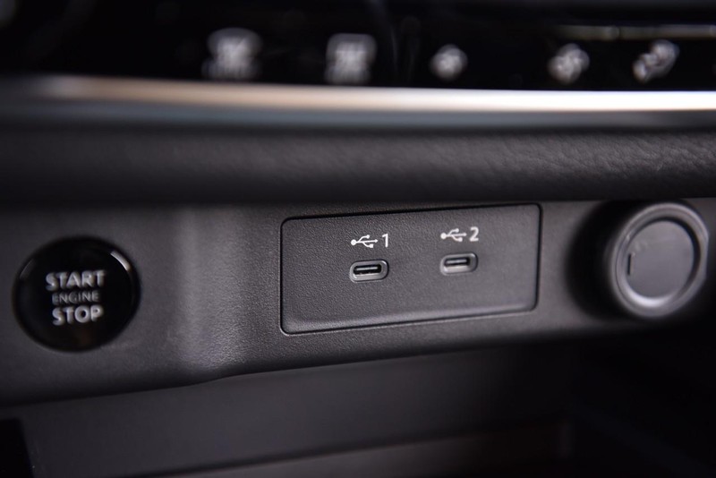Nissan Rogue Vehicle Image 14