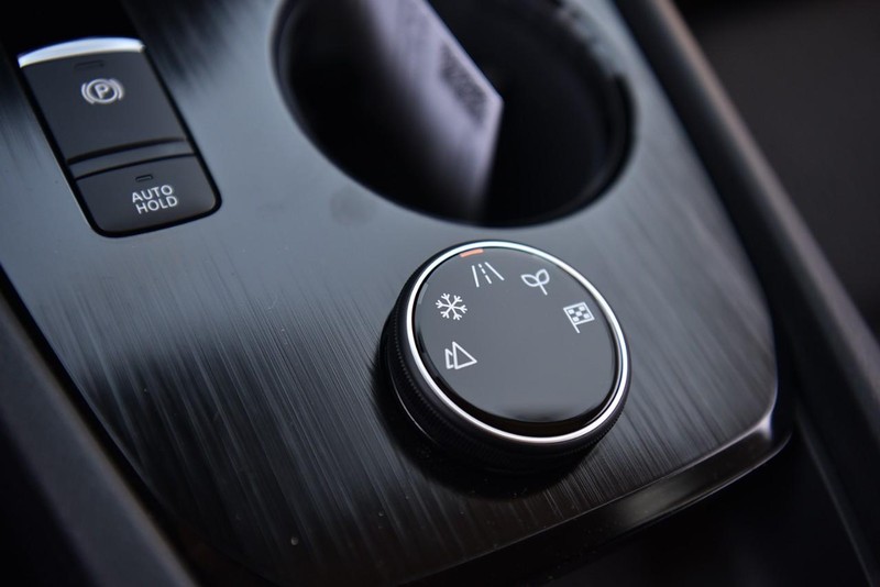 Nissan Rogue Vehicle Image 15