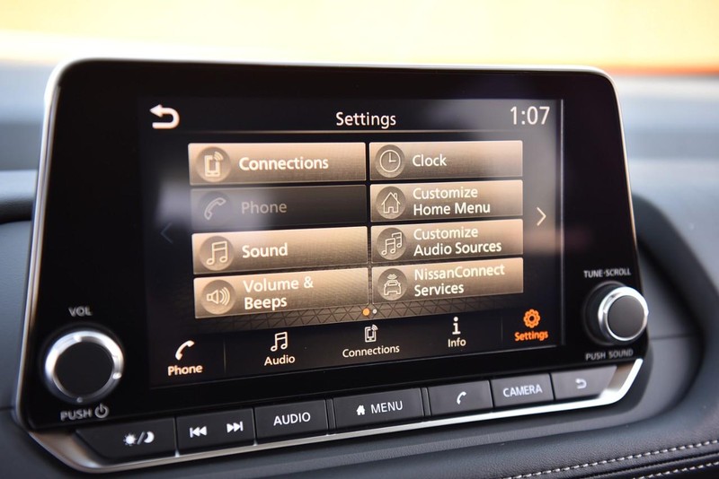 Nissan Rogue Vehicle Image 16