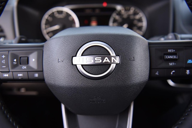 Nissan Rogue Vehicle Image 17