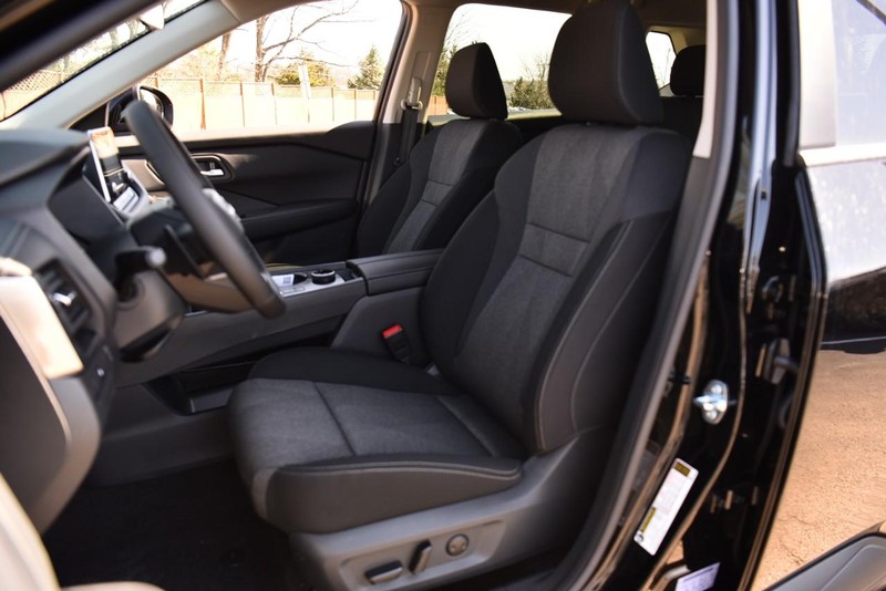 Nissan Rogue Vehicle Image 18