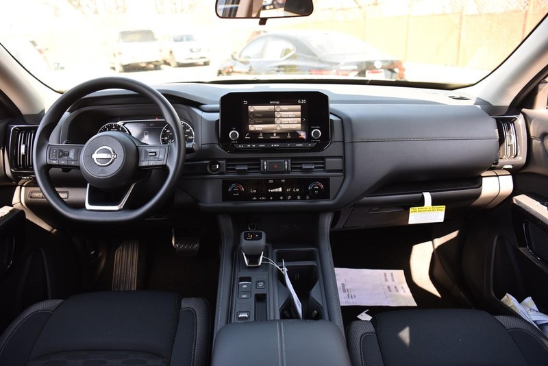 Nissan Pathfinder Vehicle Image 07