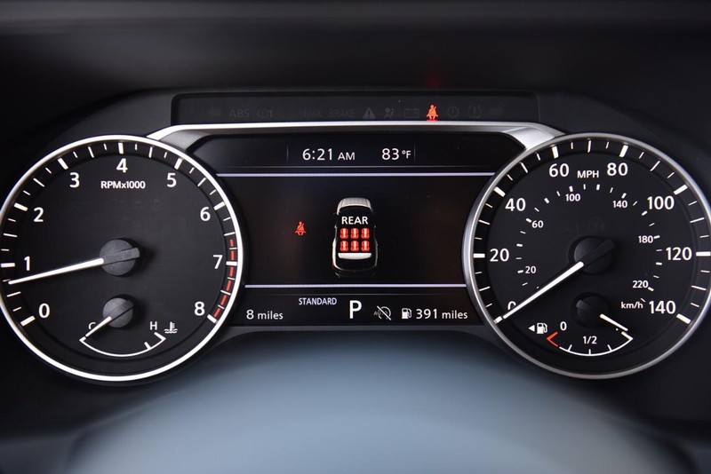 Nissan Pathfinder Vehicle Image 11