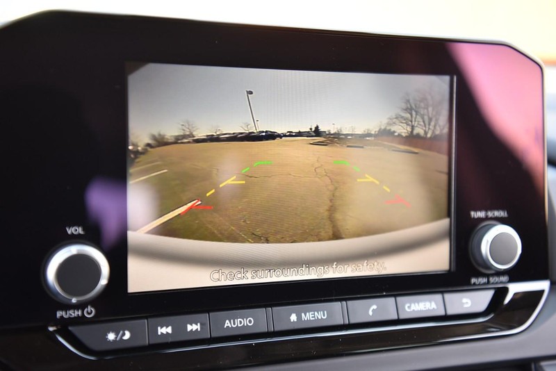 Nissan Pathfinder Vehicle Image 12