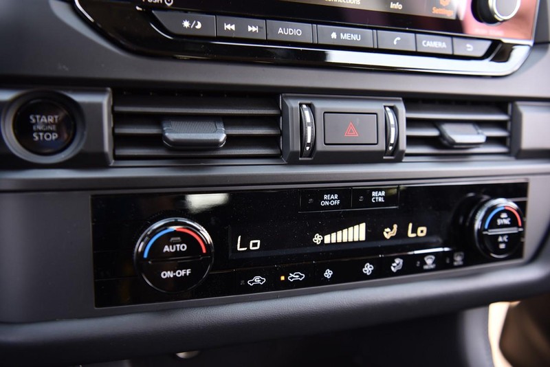 Nissan Pathfinder Vehicle Image 13