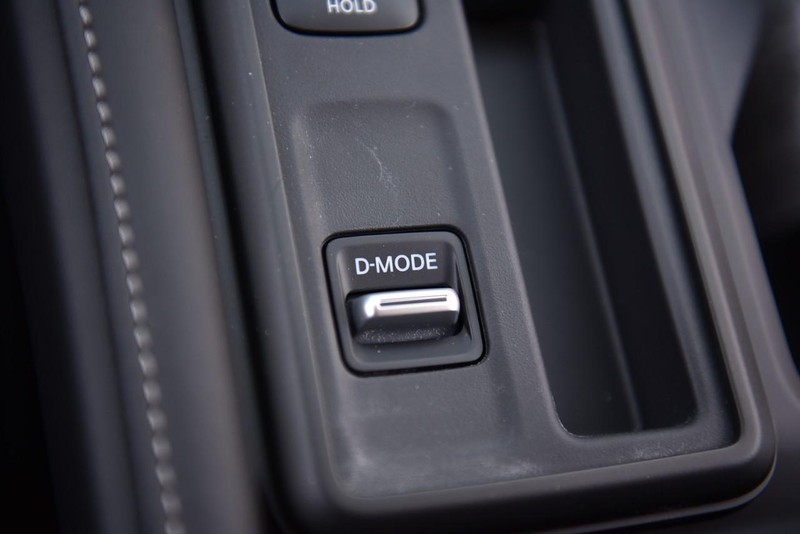 Nissan Pathfinder Vehicle Image 15