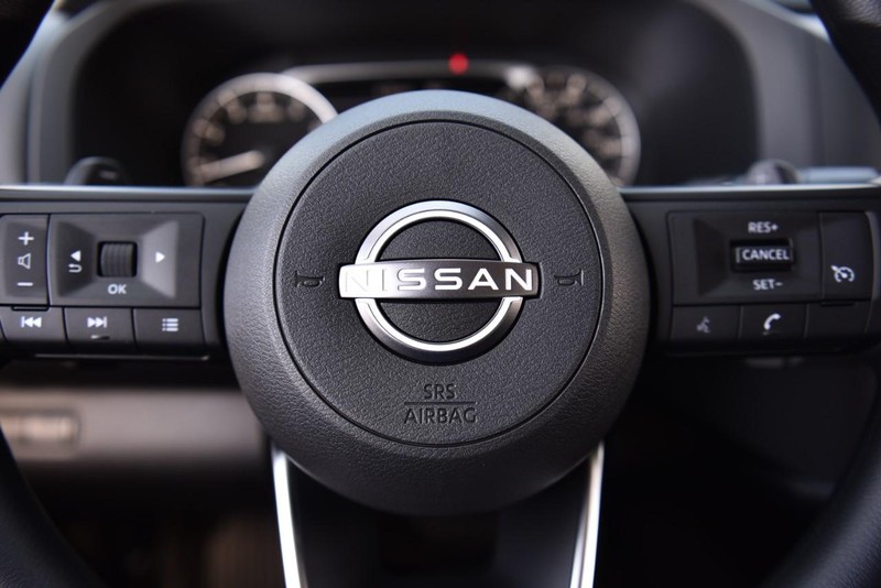 Nissan Pathfinder Vehicle Image 17