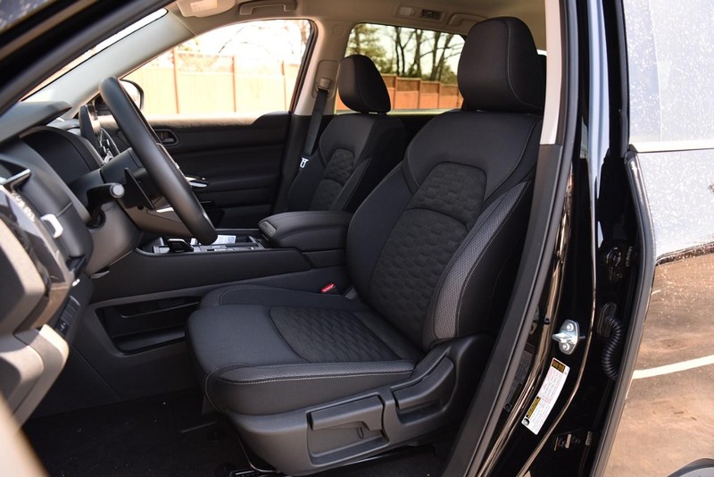 Nissan Pathfinder Vehicle Image 18