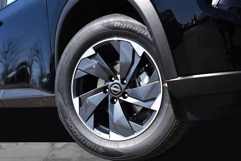 Nissan Rogue Vehicle Image 03