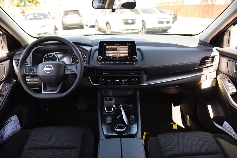 Nissan Rogue Vehicle Image 07