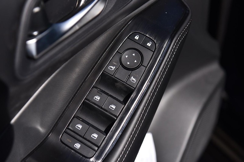 Nissan Rogue Vehicle Image 08
