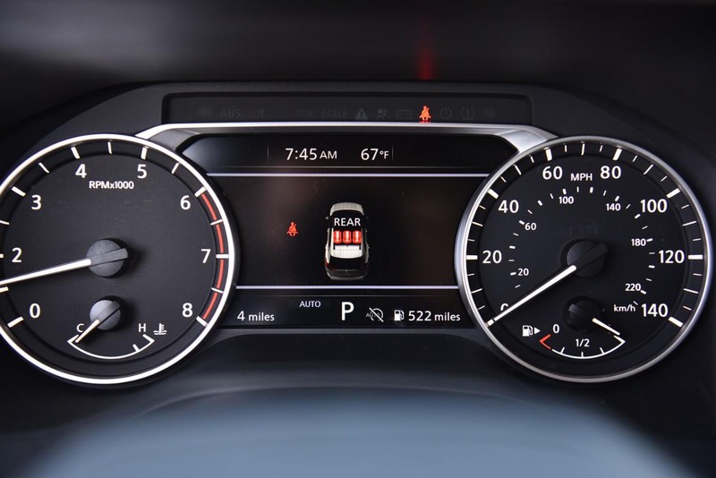 Nissan Rogue Vehicle Image 11