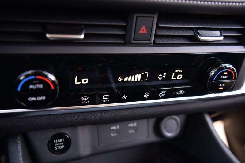 Nissan Rogue Vehicle Image 13