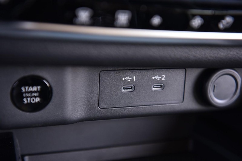 Nissan Rogue Vehicle Image 14