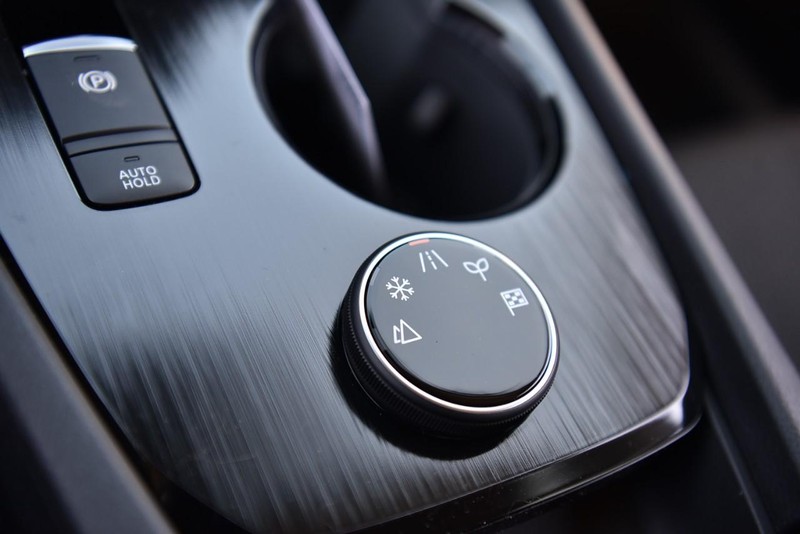 Nissan Rogue Vehicle Image 15