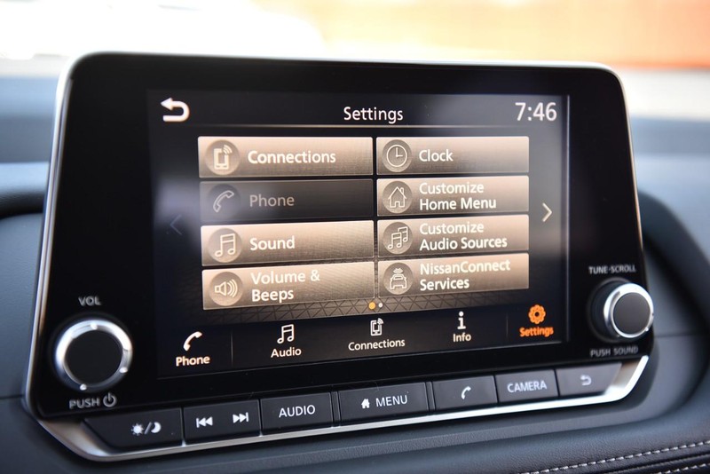 Nissan Rogue Vehicle Image 16