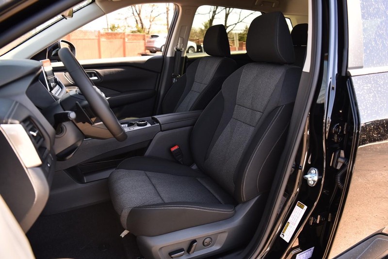 Nissan Rogue Vehicle Image 18