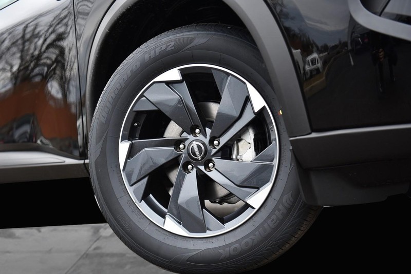 Nissan Rogue Vehicle Image 03