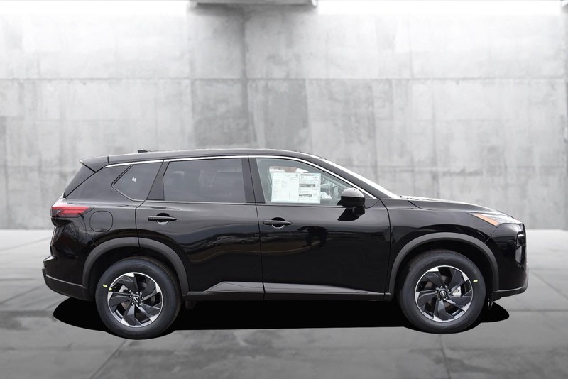 Nissan Rogue Vehicle Image 05