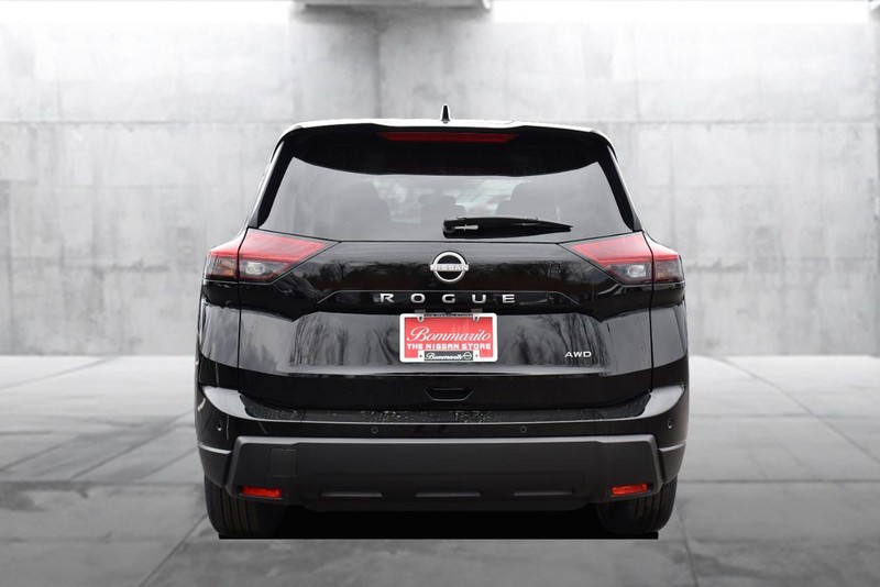 Nissan Rogue Vehicle Image 06