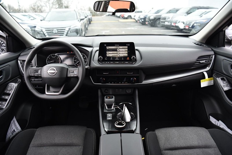 Nissan Rogue Vehicle Image 07