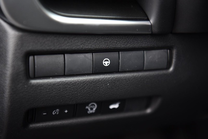 Nissan Rogue Vehicle Image 10