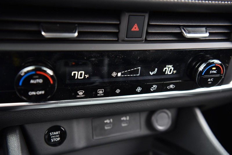 Nissan Rogue Vehicle Image 13