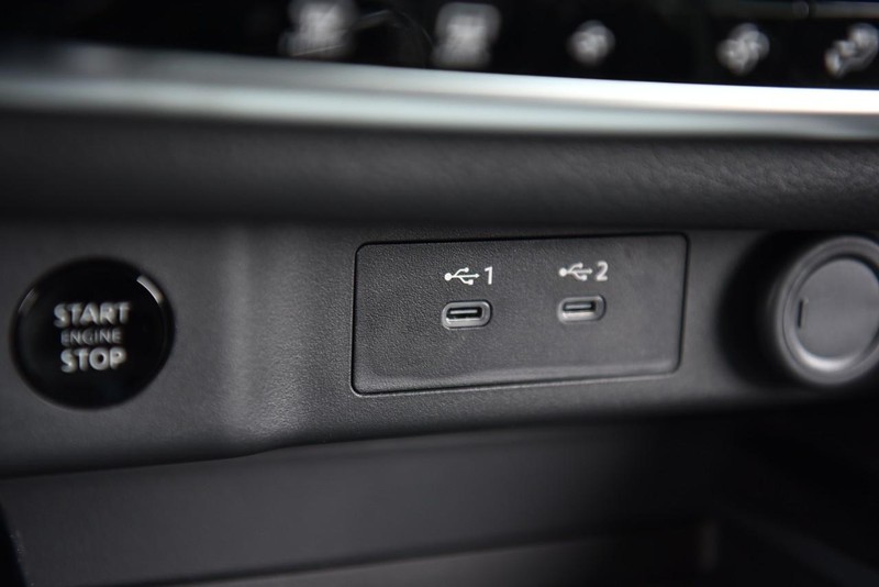 Nissan Rogue Vehicle Image 14