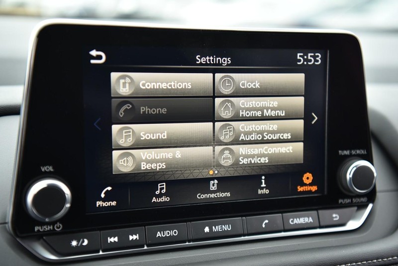 Nissan Rogue Vehicle Image 16