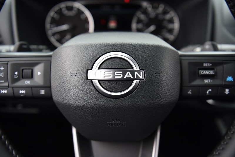 Nissan Rogue Vehicle Image 17