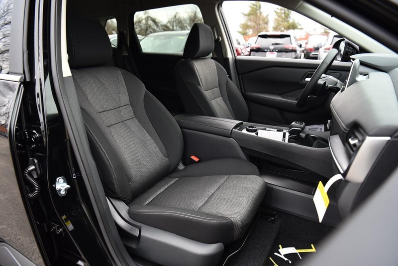 Nissan Rogue Vehicle Image 19