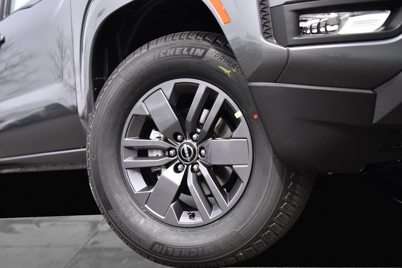 Nissan Frontier Vehicle Image 03