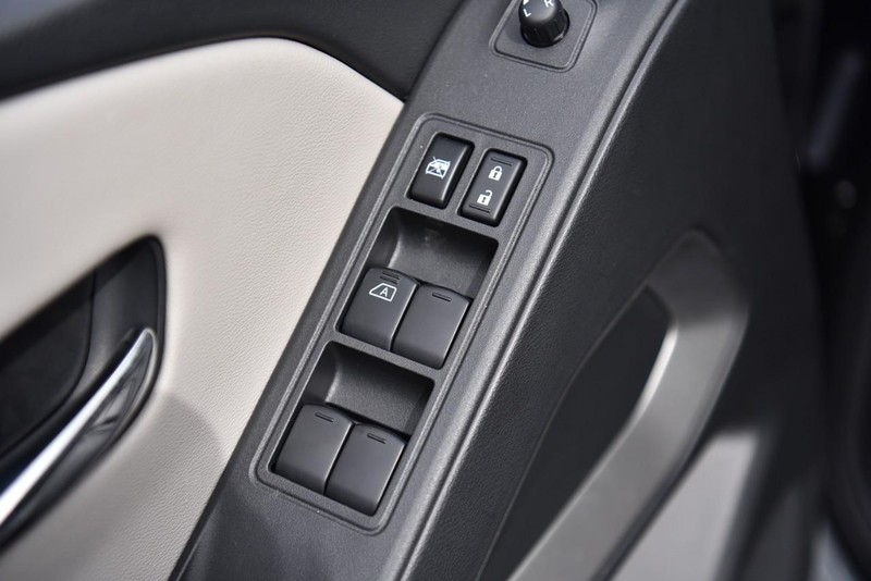 Nissan Frontier Vehicle Image 09
