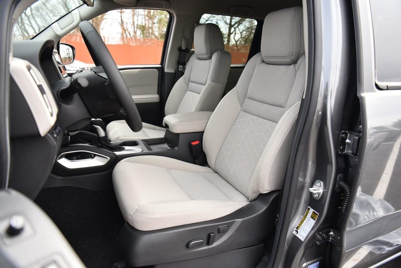 Nissan Frontier Vehicle Image 21