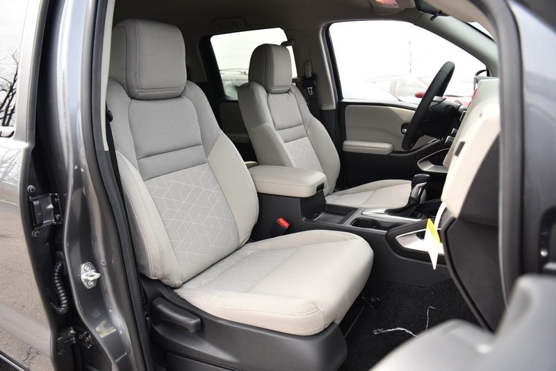 Nissan Frontier Vehicle Image 22