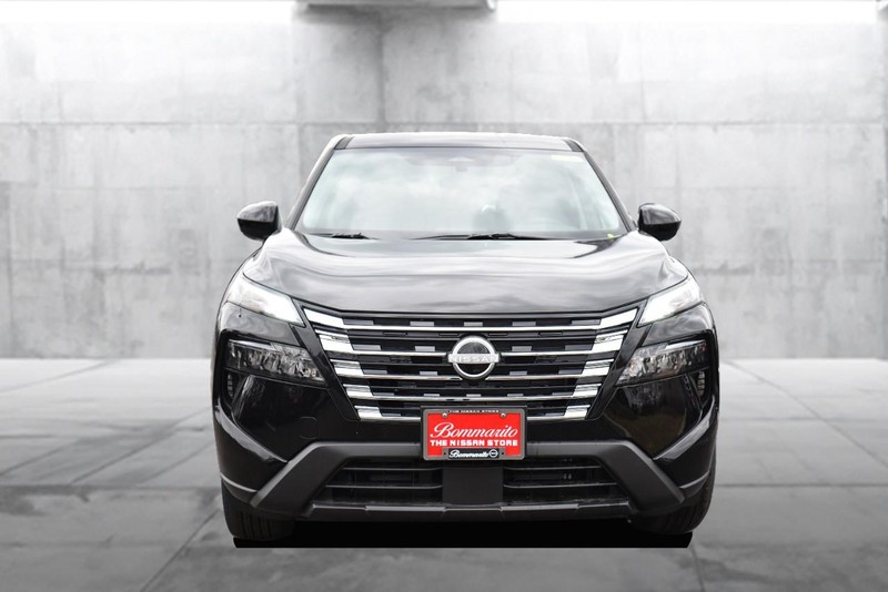 Nissan Rogue Vehicle Image 04