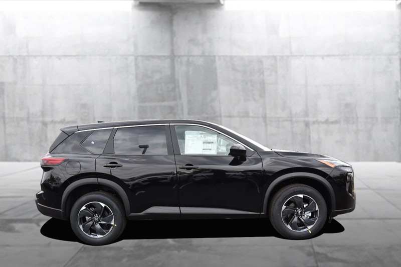 Nissan Rogue Vehicle Image 05