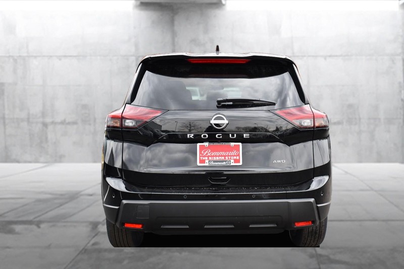 Nissan Rogue Vehicle Image 06