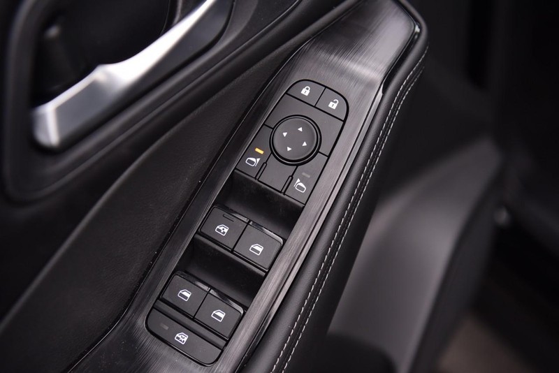 Nissan Rogue Vehicle Image 08