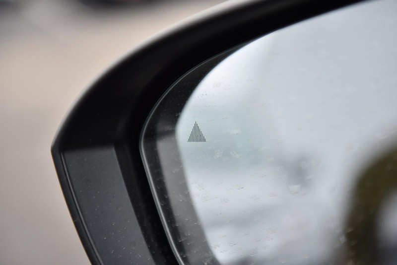 Nissan Rogue Vehicle Image 09