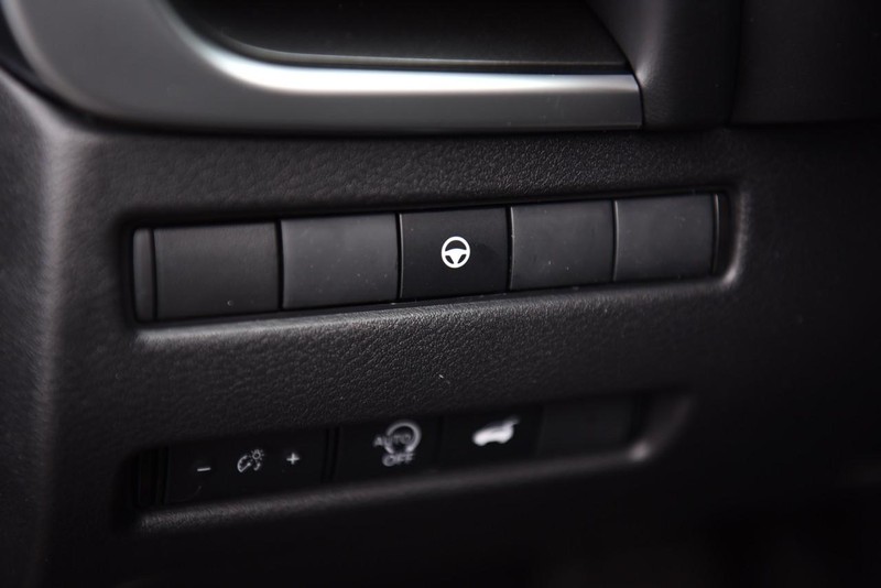 Nissan Rogue Vehicle Image 10