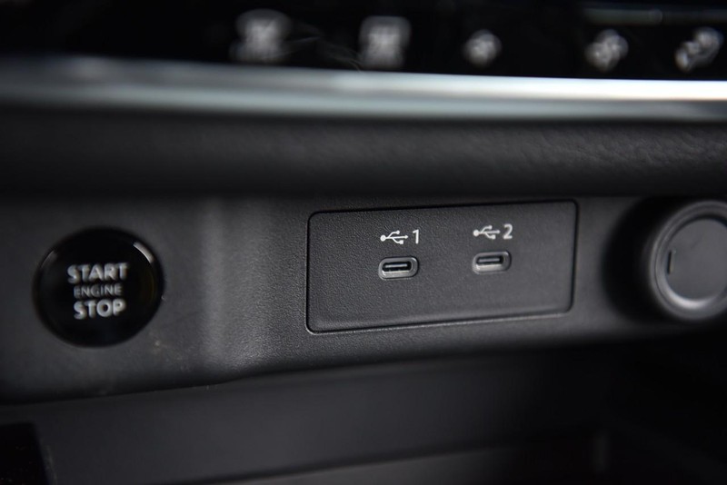 Nissan Rogue Vehicle Image 14