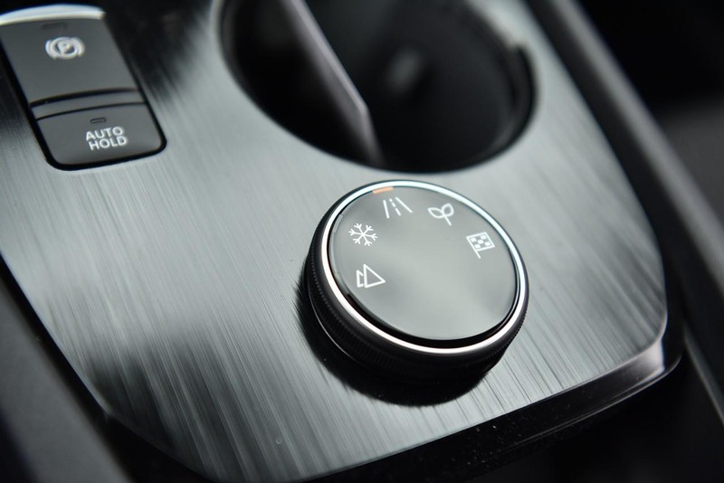 Nissan Rogue Vehicle Image 15