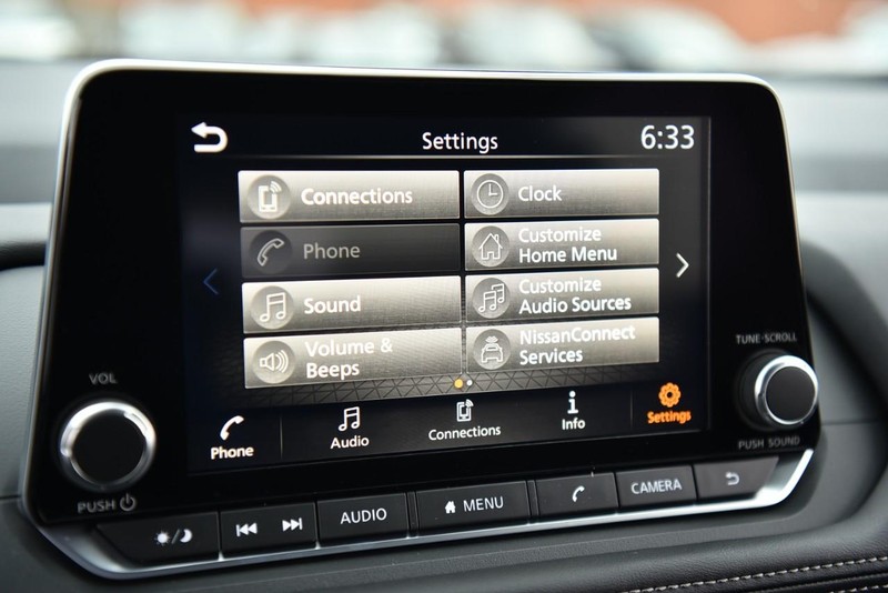 Nissan Rogue Vehicle Image 16