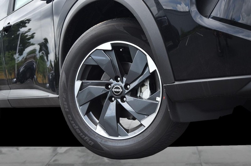 Nissan Rogue Vehicle Image 03