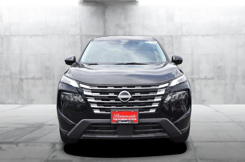 Nissan Rogue Vehicle Image 04