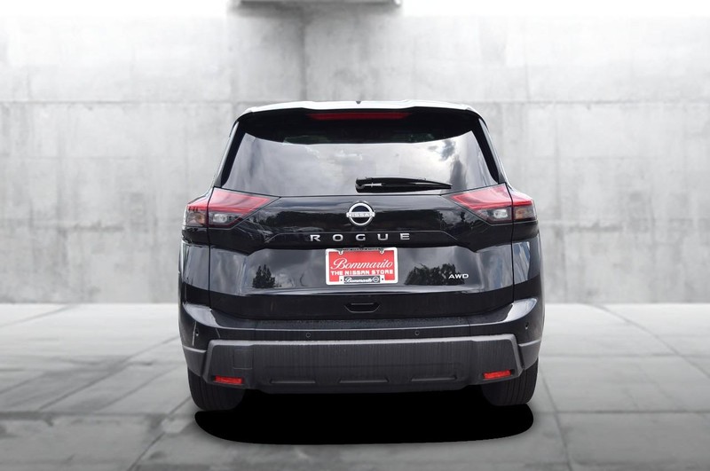 Nissan Rogue Vehicle Image 06