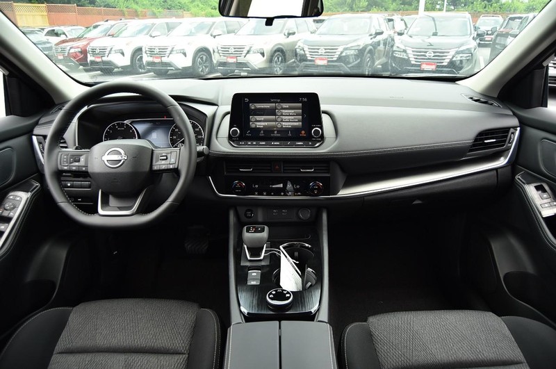 Nissan Rogue Vehicle Image 08