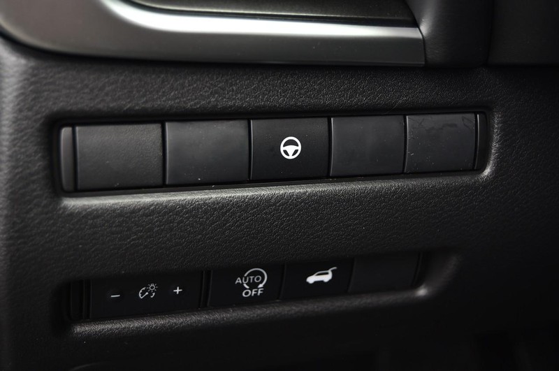 Nissan Rogue Vehicle Image 11