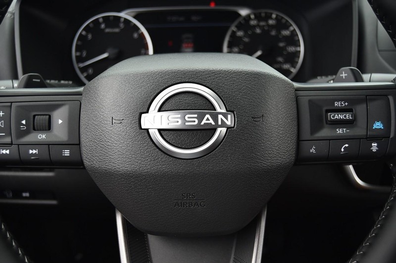 Nissan Rogue Vehicle Image 18